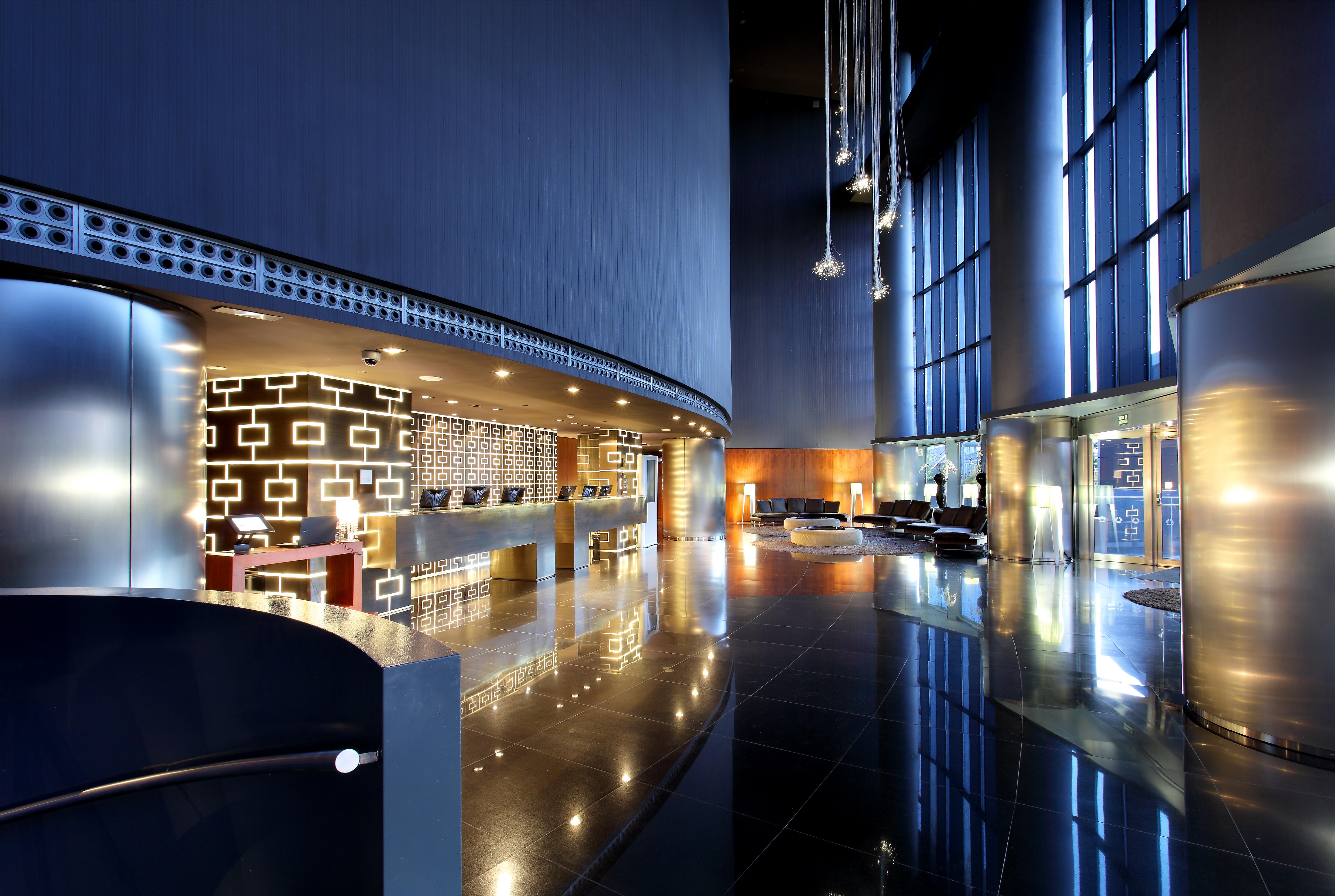 Hotel Eurostars Madrid Tower Interno foto The interior of the hotel